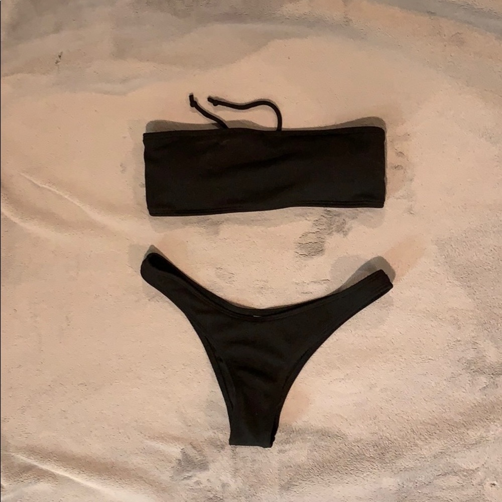 Black bikini set